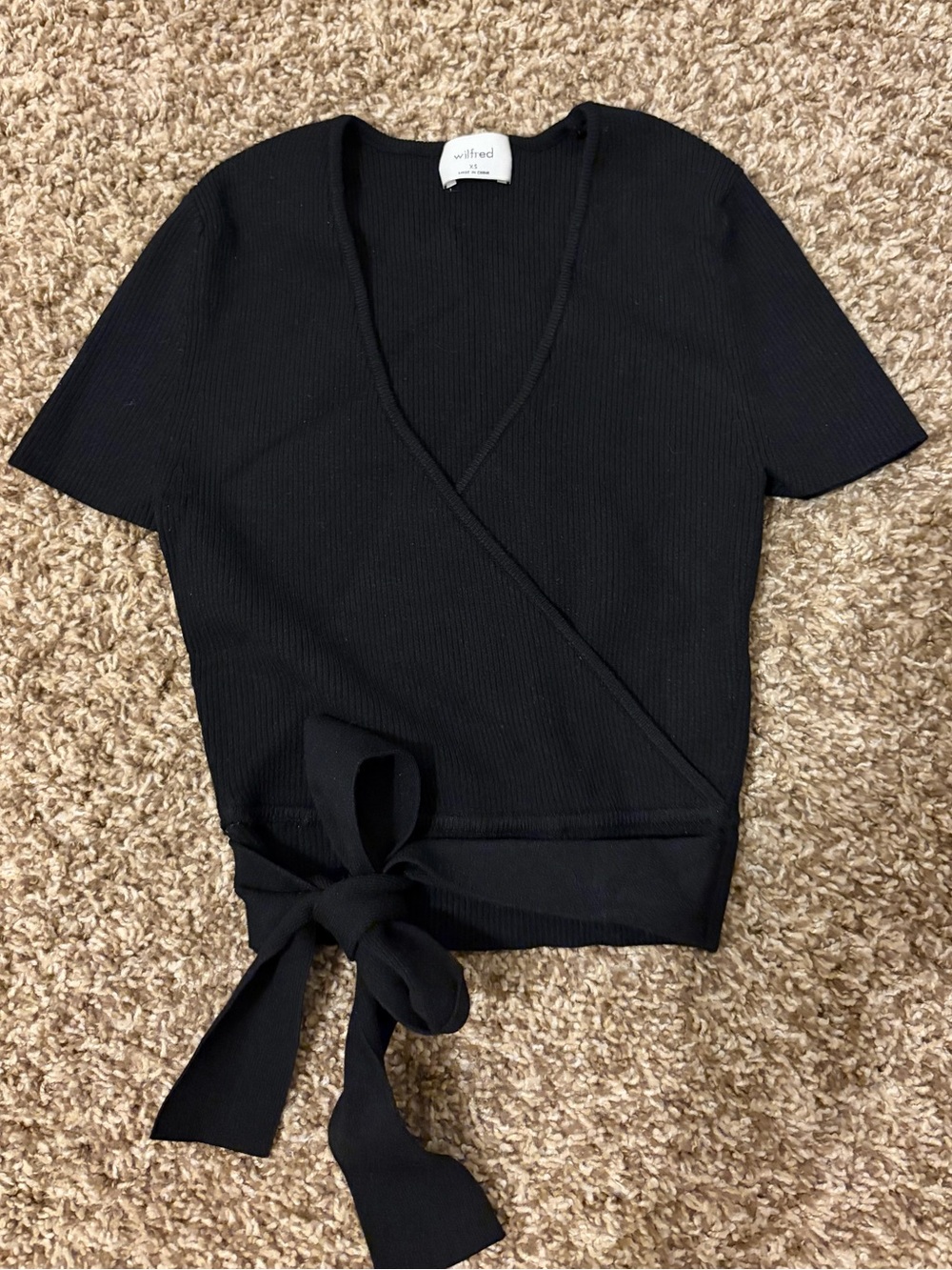 Aritzia Wilfred black wrap top in XS (adjustable straps) #wilfred #wrap